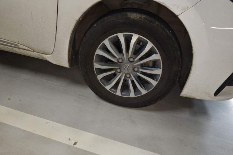 Used Toyota Corolla 2017 Revised Version 1.2T S-CVT GL-i Right Front Wheel Hub