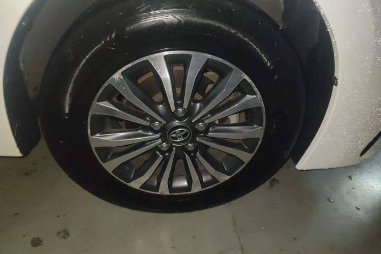 Used Toyota Corolla 2017 Revised Version 1.2T S-CVT GL-i Right Front Wheel Hub