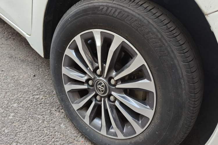 Used Toyota Corolla 2017 Revised Version 1.2T S-CVT GL Right Front Wheel Hub