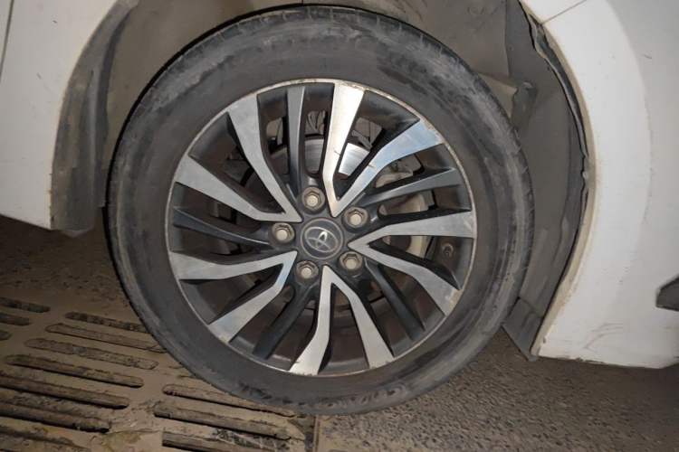Used Toyota Corolla 2017 Revised Dual-Engine 1.8L E-CVT Leading Edition Right Front Wheel Hub