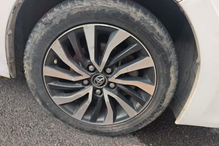 Used Toyota Corolla 2017 Revised Dual-Engine 1.8L E-CVT Leading Edition Right Front Wheel Hub
