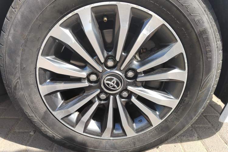 Used Toyota Corolla 2017 Revised Version 1.2T S-CVT GL-i Right Front Wheel Hub