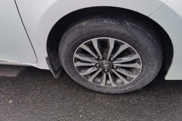 Used Toyota Corolla 2017 Revised Version 1.2T S-CVT GL-i Right Front Wheel Hub