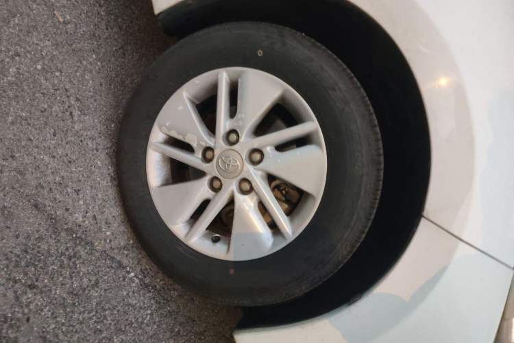 Used Toyota Corolla 2017 1.6L CVT GL Right Front Wheel Hub
