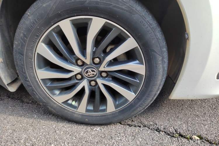 Used Toyota Corolla 2017 Revised Dual-Engine 1.8L E-CVT Elite Edition Right Front Wheel Hub