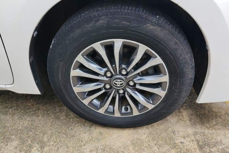 Used Toyota Corolla 2017 Revised Version 1.2T S-CVT GL Right Front Wheel Hub