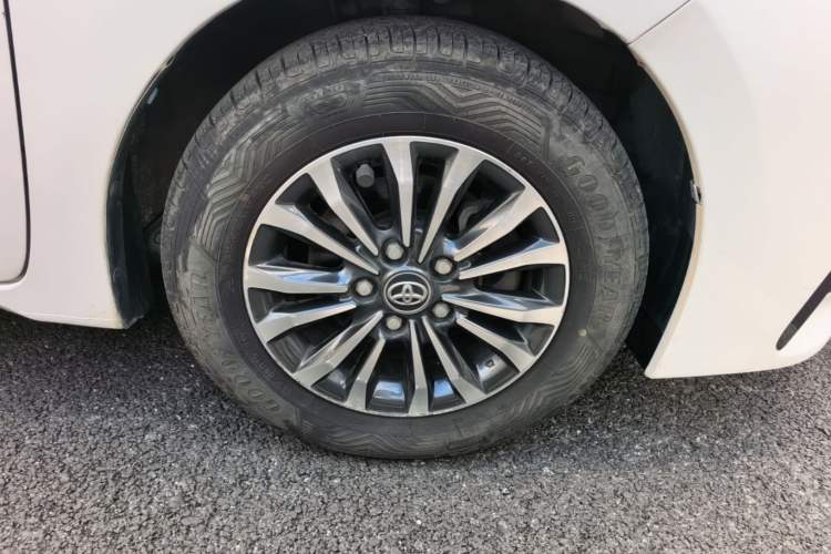 Used Toyota Corolla 2017 Revised Version 1.2T S-CVT GL-i Right Front Wheel Hub