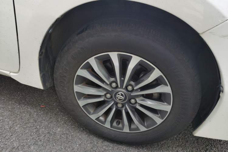 Used Toyota Corolla 2017 Revised Version 1.2T S-CVT GL-i Right Front Wheel Hub