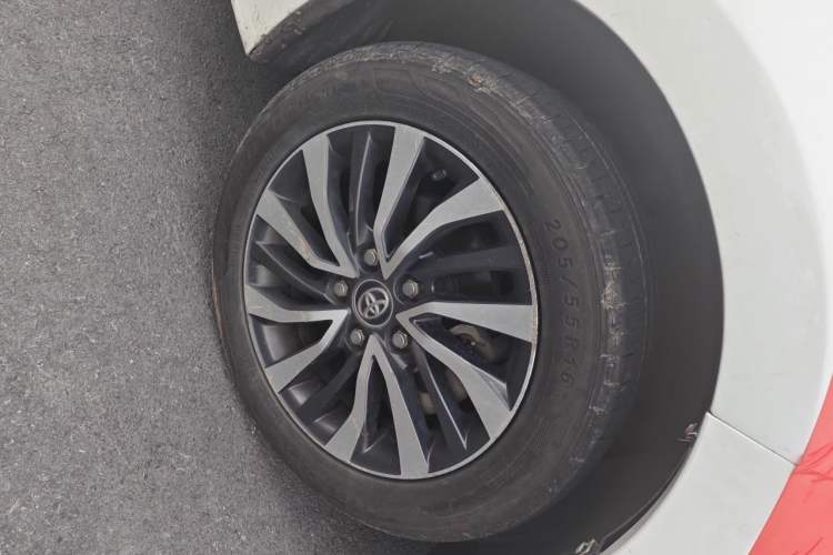 Used Toyota Corolla 2017 Revised Dual-Engine 1.8L E-CVT Leading Edition Right Front Wheel Hub