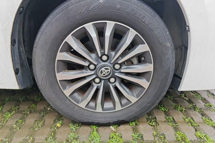 Used Toyota Corolla 2017 Revised Version 1.2T S-CVT GL-i Right Front Wheel Hub