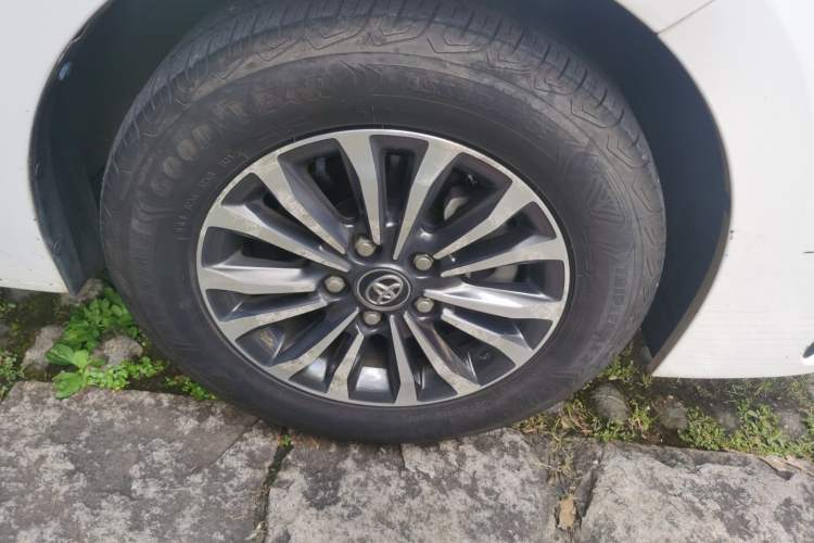 Used Toyota Corolla 2017 Revised Version 1.2T S-CVT GL Right Front Wheel Hub