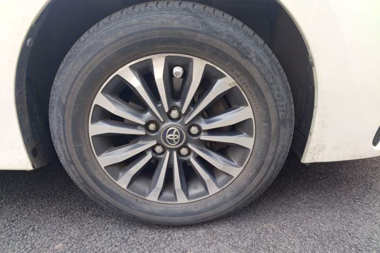 Used Toyota Corolla 2017 Revised Version 1.2T S-CVT GL Right Front Wheel Hub