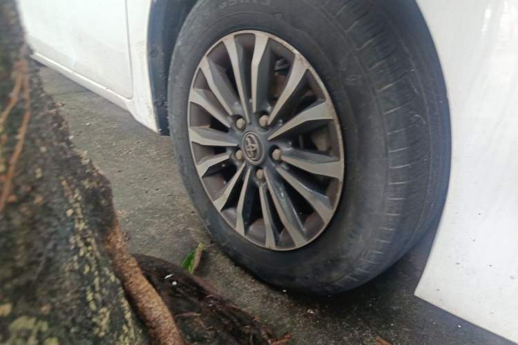 Used Toyota Corolla 2017 1.2T CVT GL Right Front Wheel Hub