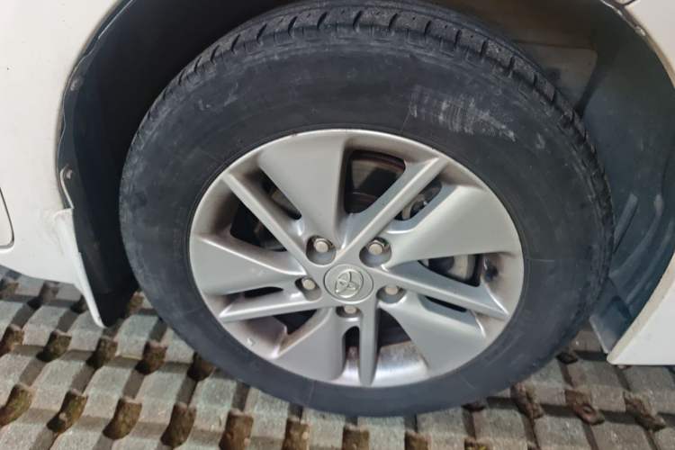 Used Toyota Corolla 2017 1.6L CVT GL Right Front Wheel Hub