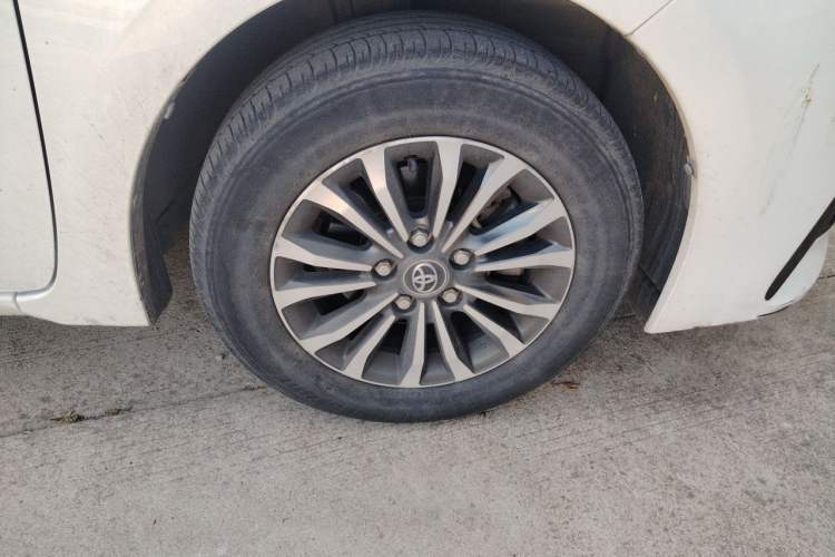 Used Toyota Corolla 2017 Revised Version 1.2T S-CVT GL Right Front Wheel Hub
