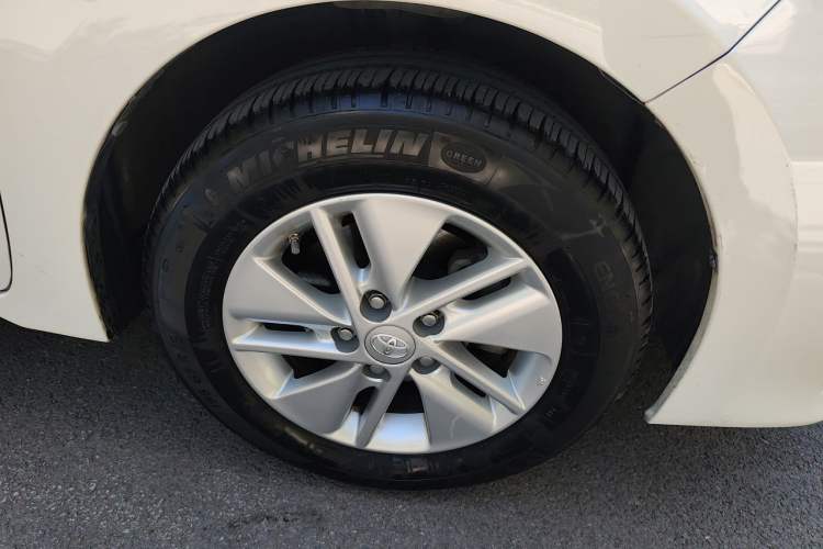 Used Toyota Corolla 2017 1.6L CVT GL Right Front Wheel Hub