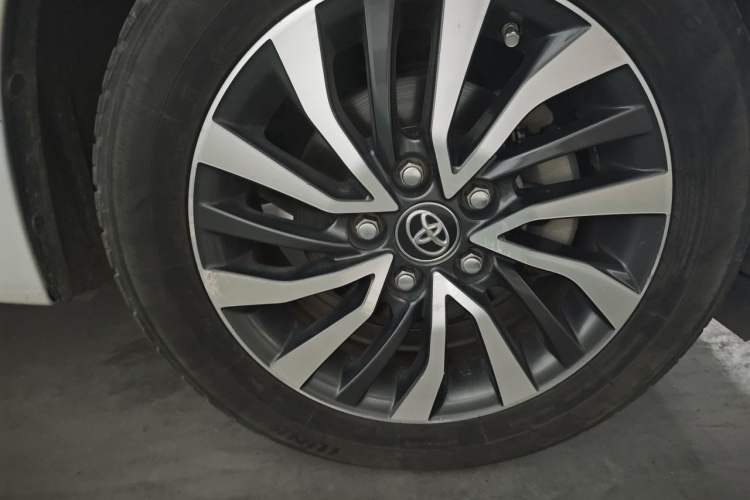 Used Toyota Corolla 2017 Revised Dual-Engine 1.8L E-CVT Elite Edition Right Front Wheel Hub