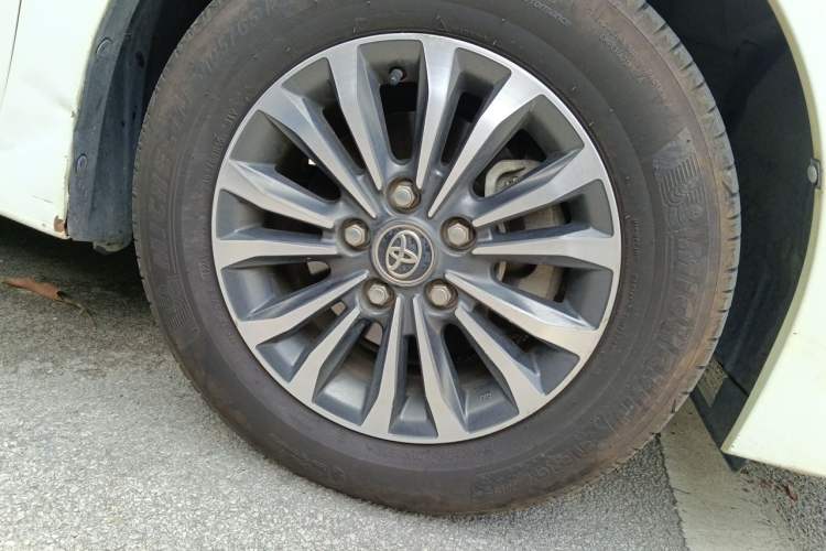 Used Toyota Corolla 2017 1.2T CVT GL Right Front Wheel Hub