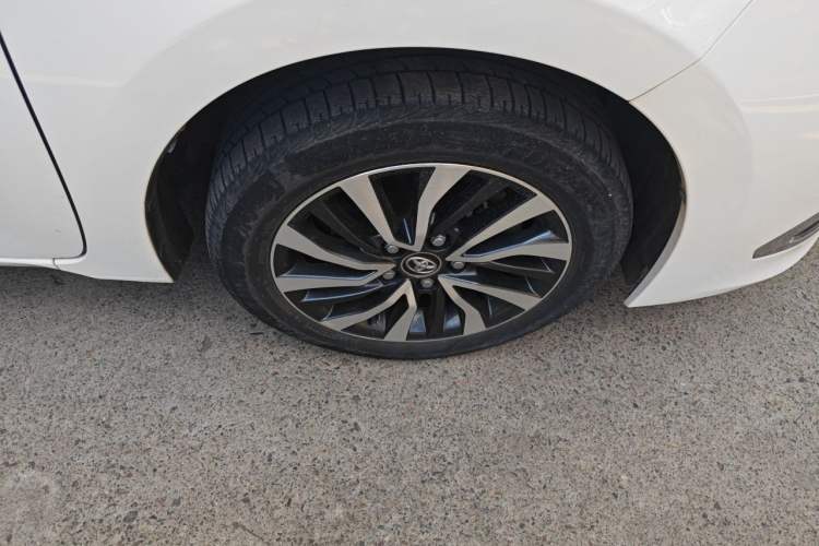 Used Toyota Corolla 2017 Revised Dual-Engine 1.8L E-CVT Leading Edition Right Front Wheel Hub