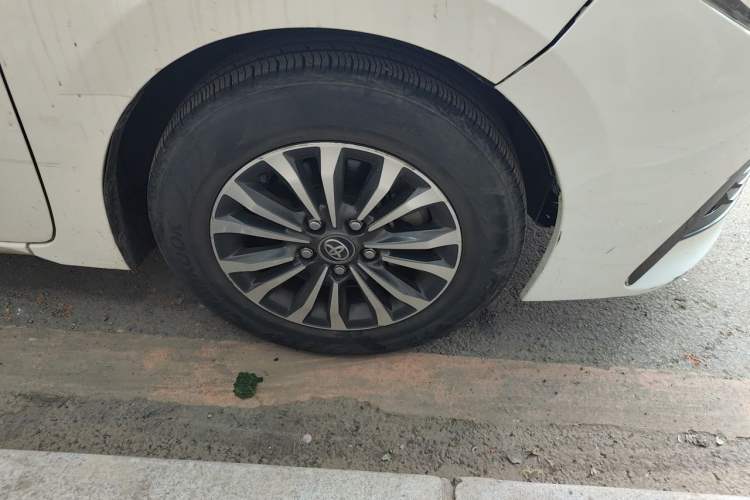 Used Toyota Corolla 2017 Revised Version 1.2T S-CVT GL-i Right Front Wheel Hub