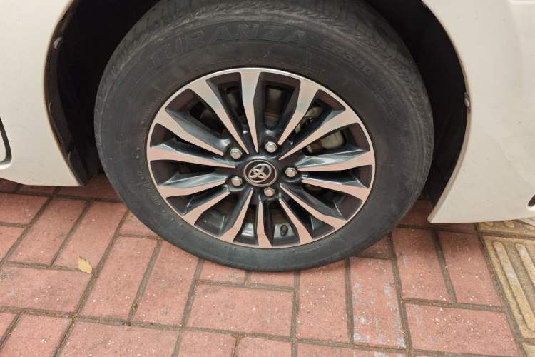 Used Toyota Corolla 2017 Revised Version 1.2T S-CVT GL Right Front Wheel Hub