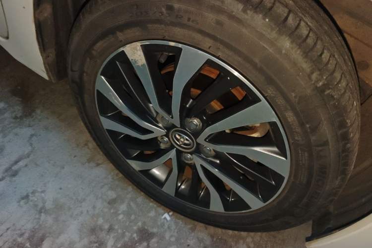 Used Toyota Corolla 2017 Revised Dual-Engine 1.8L E-CVT Elite Edition Right Front Wheel Hub