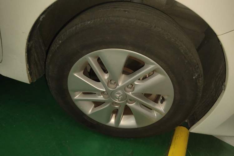 Used Toyota Corolla 2017 1.2T CVT GL Right Front Wheel Hub
