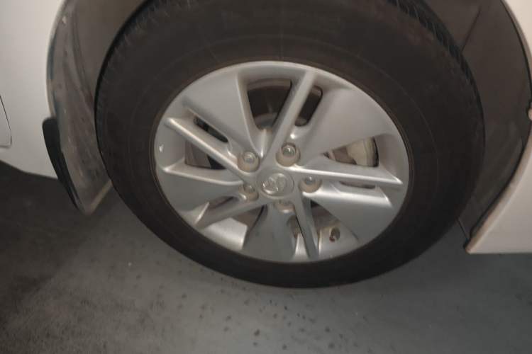 Used Toyota Corolla 2017 1.6L CVT GL Right Front Wheel Hub