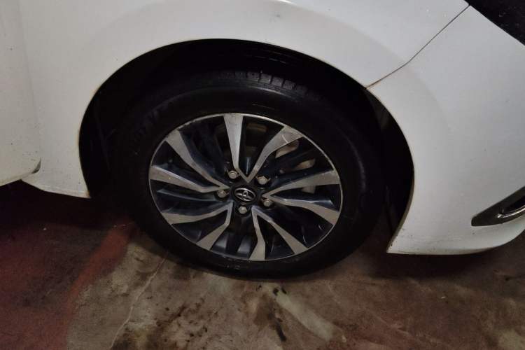 Used Toyota Corolla 2017 Revised Dual-Engine 1.8L E-CVT Leading Edition Right Front Wheel Hub