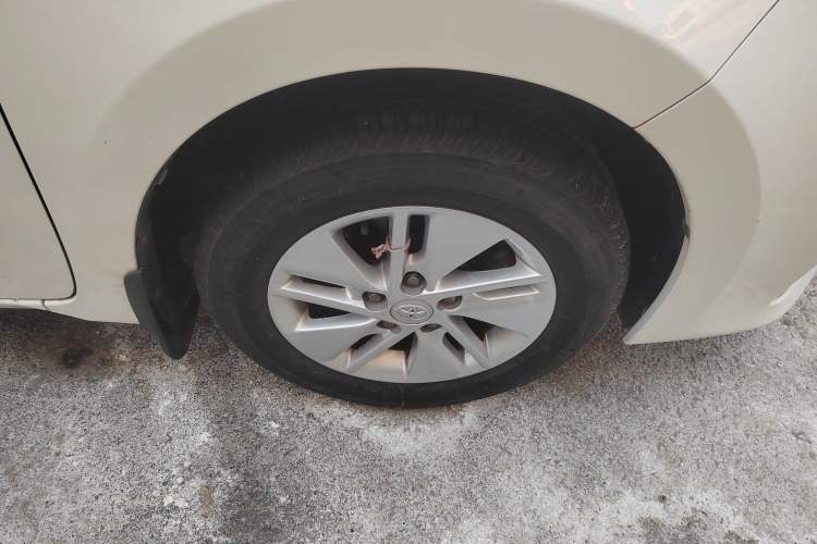 Used Toyota Corolla 2017 1.6L CVT GL Right Front Wheel Hub