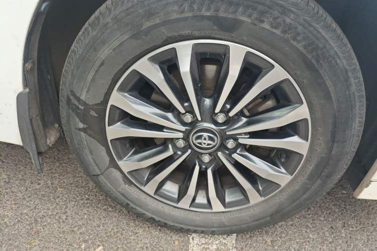 Used Toyota Corolla 2017 Revised Version 1.2T S-CVT GL Right Front Wheel Hub