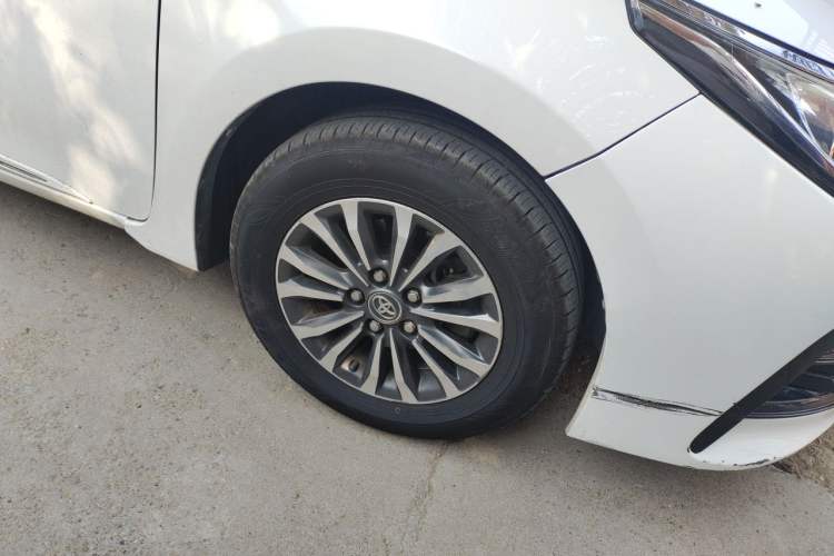 Used Toyota Corolla 2017 1.2T Manual GL-i Special Edition with Leather Right Front Wheel Hub