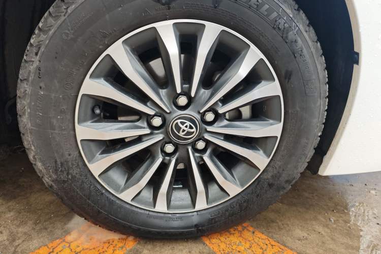 Used Toyota Corolla 2017 Revised Version 1.2T S-CVT GL Right Front Wheel Hub