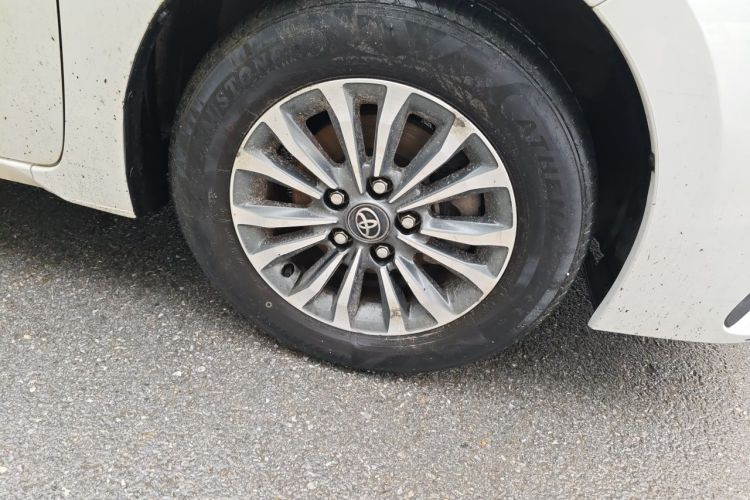 Used Toyota Corolla 2017 Revised Version 1.2T S-CVT GL Right Front Wheel Hub