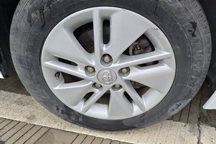 Used Toyota Corolla 2017 1.6L CVT GL Right Front Wheel Hub