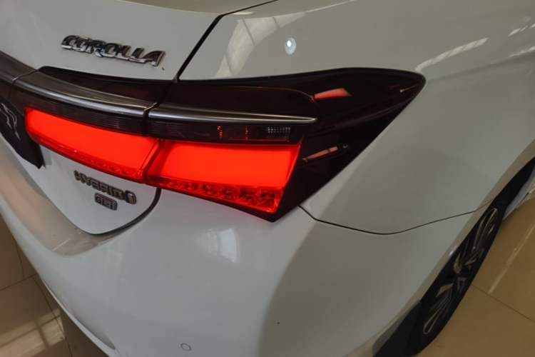 Used Toyota Corolla 2017 Revised Dual-Engine 1.8L E-CVT Elite Edition Right Rear Taillight