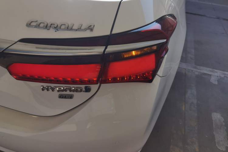 Used Toyota Corolla 2017 Revised Dual-Engine 1.8L E-CVT Elite Edition Right Rear Taillight