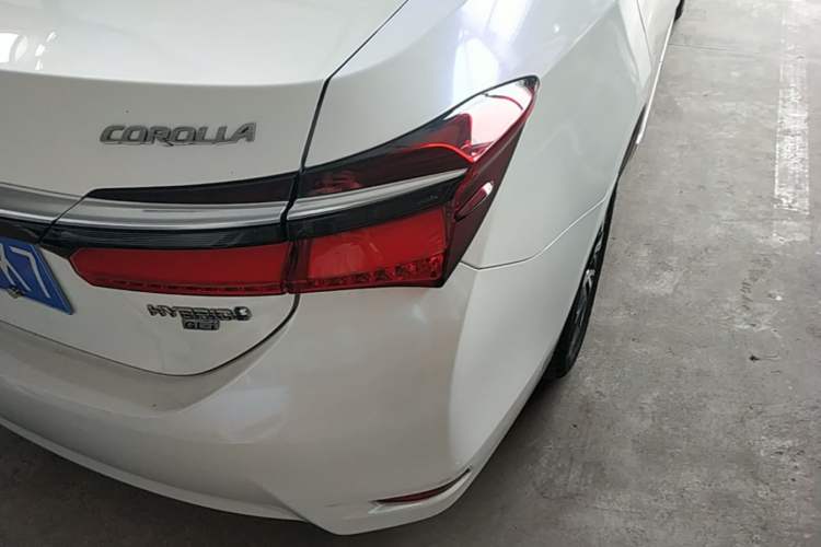 Used Toyota Corolla 2017 Revised Dual-Engine 1.8L E-CVT Elite Edition Right Rear Taillight