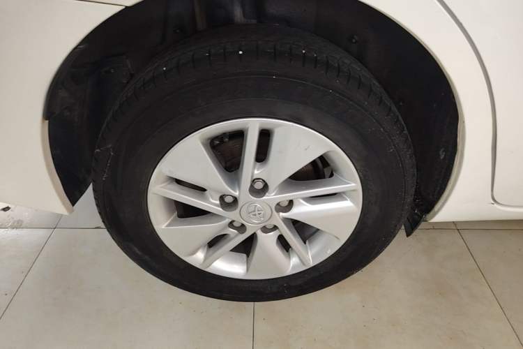 Used Toyota Corolla 2017 1.6L CVT GL Right Rear Wheel Hub