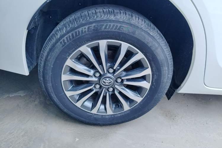 Used Toyota Corolla 2017 Revised Version 1.2T S-CVT GL Right Rear Wheel Hub