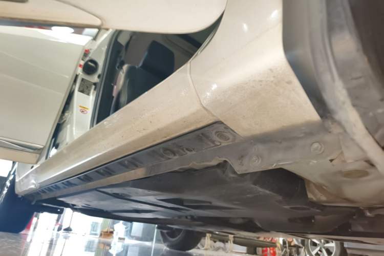 Used Toyota Corolla 2017 Revised Dual-Engine 1.8L E-CVT Elite Edition Right Side Sill