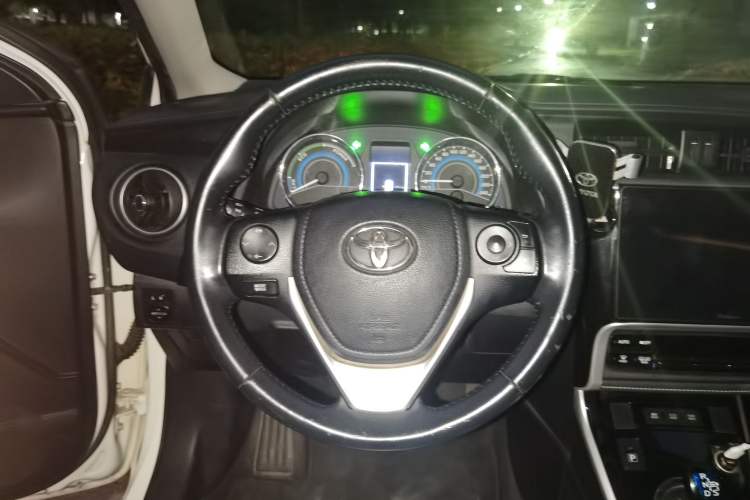 Used Toyota Corolla 2017 Revised Dual-Engine 1.8L E-CVT Elite Edition Steering Wheel