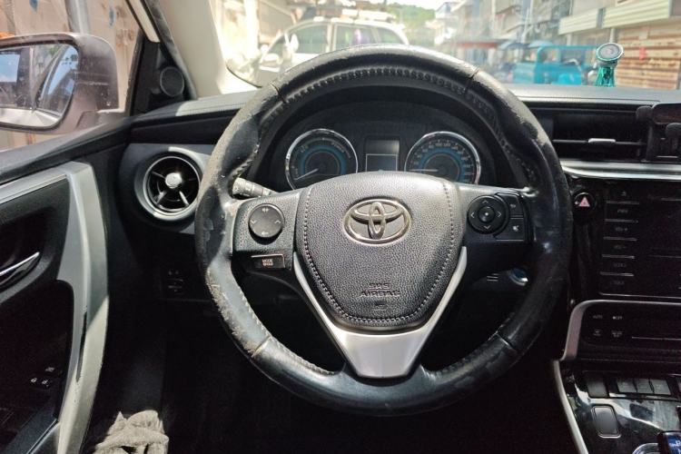 Used Toyota Corolla 2017 Revised Dual-Engine 1.8L E-CVT Elite Edition Steering Wheel