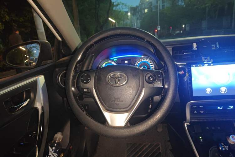 Used Toyota Corolla 2017 Revised Dual-Engine 1.8L E-CVT Elite Edition Steering Wheel