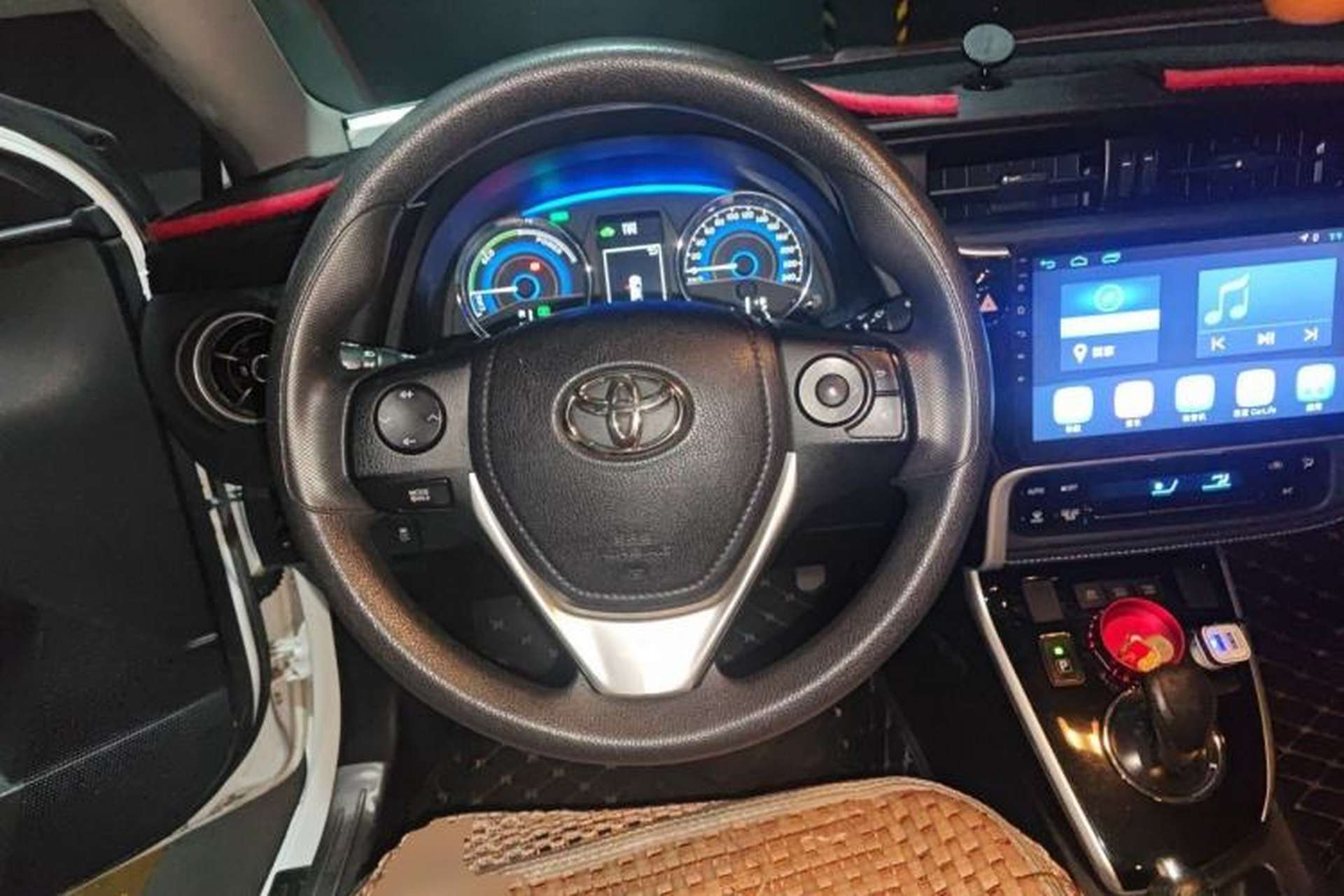 Used Toyota Corolla 2017 Revised Dual-Engine 1.8L E-CVT Leading Edition Steering Wheel