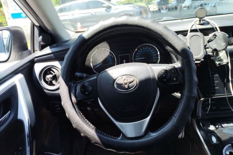 Used Toyota Corolla 2017 Revised Dual-Engine 1.8L E-CVT Elite Edition Steering Wheel