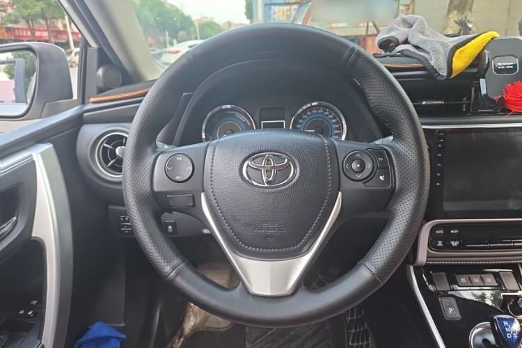 Used Toyota Corolla 2017 Revised Dual-Engine 1.8L E-CVT Leading Edition Steering Wheel