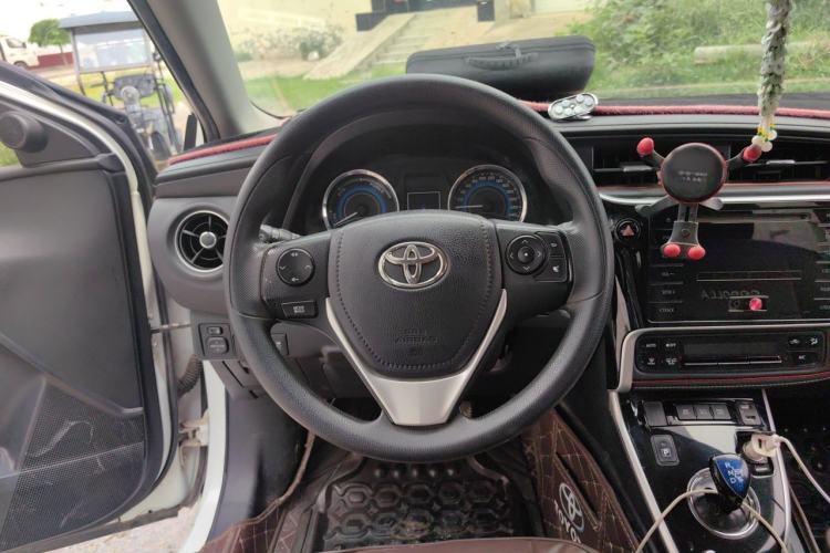 Used Toyota Corolla 2017 Revised Dual-Engine 1.8L E-CVT Leading Edition Steering Wheel