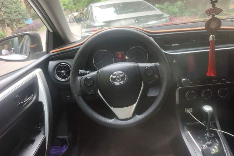Used Toyota Corolla 2017 Revised Version 1.2T S-CVT GL-i Leather Edition Steering Wheel