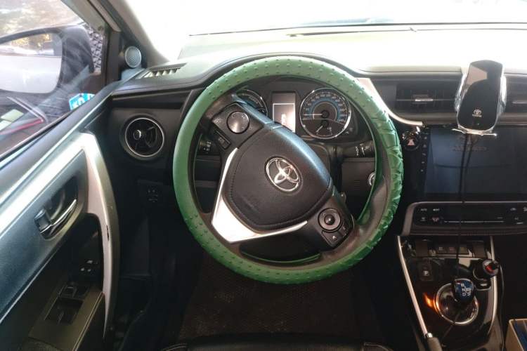 Used Toyota Corolla 2017 Revised Dual-Engine 1.8L E-CVT Leading Edition Steering Wheel